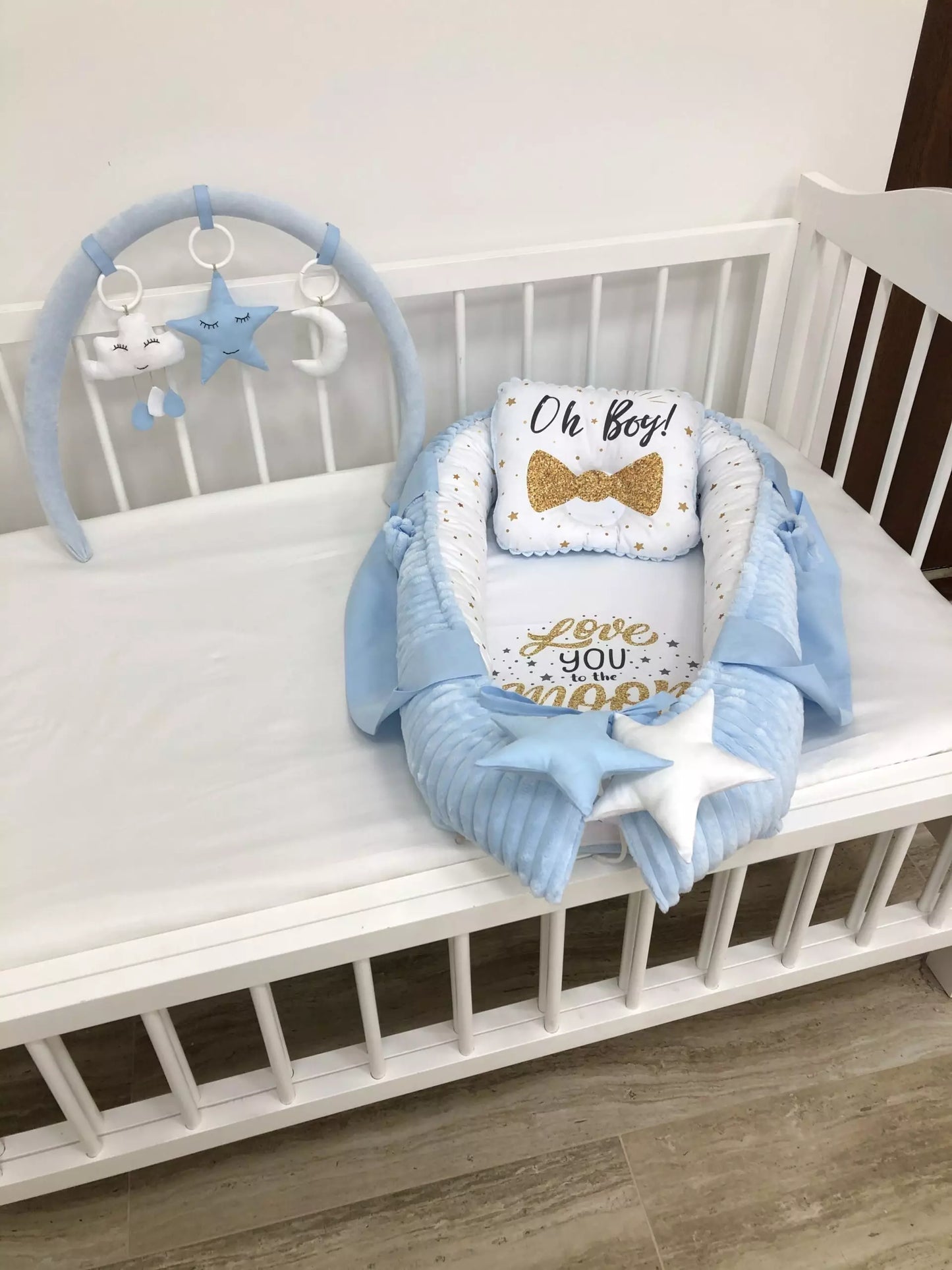 Baby nest with an arc and mini toys “Oh Boy” .
