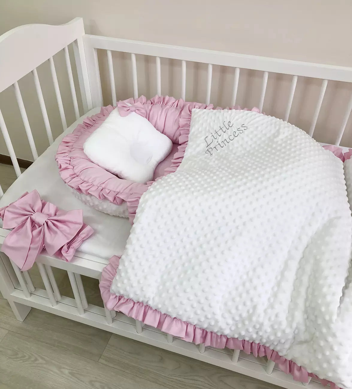 Baby nest “Dusty pink and milk”