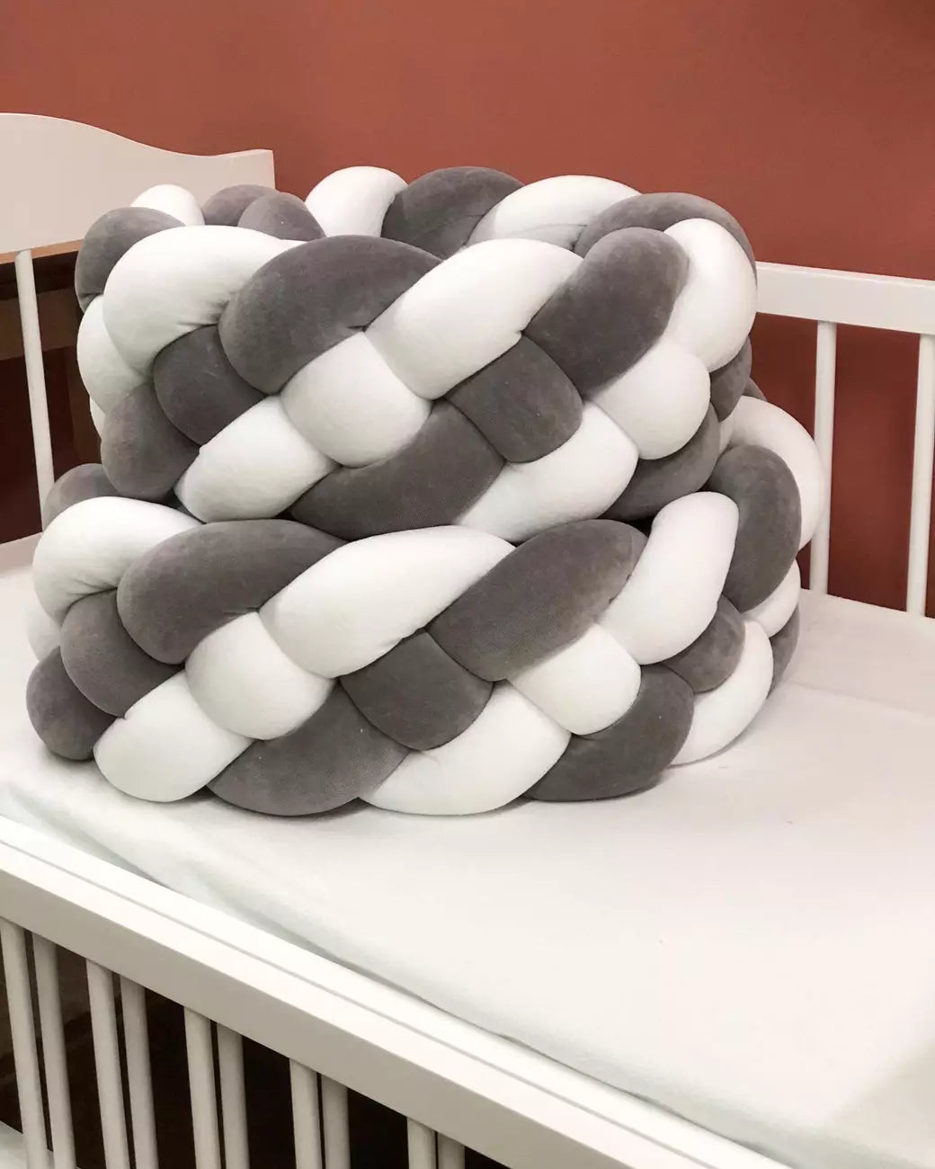 Braided bumper in gray and white colors