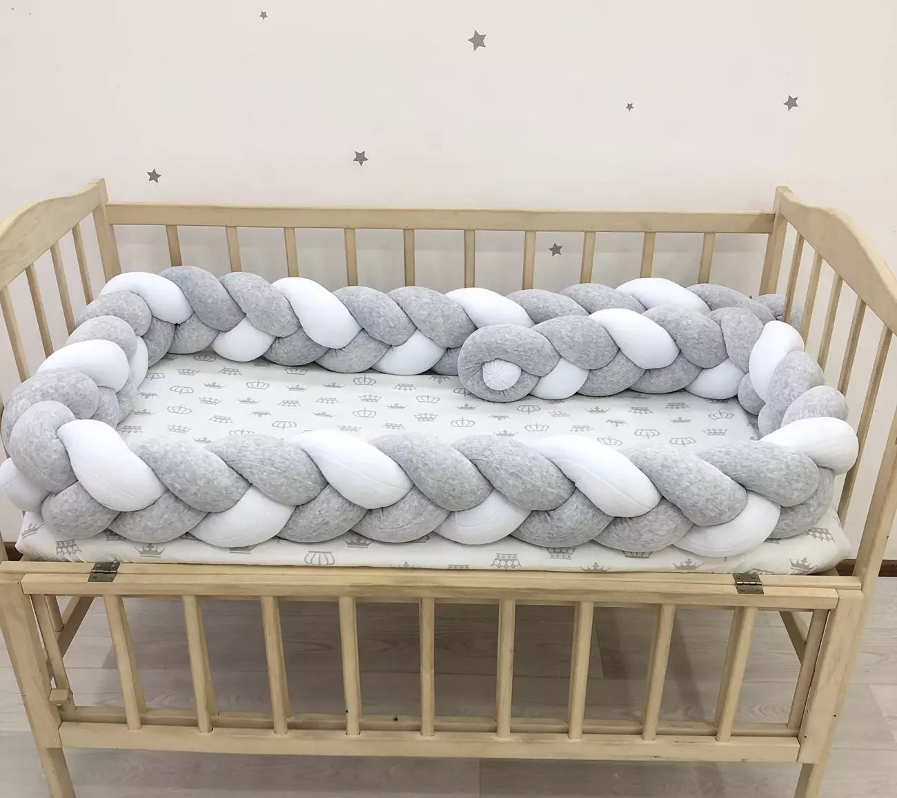 Gray white knot cradle decor