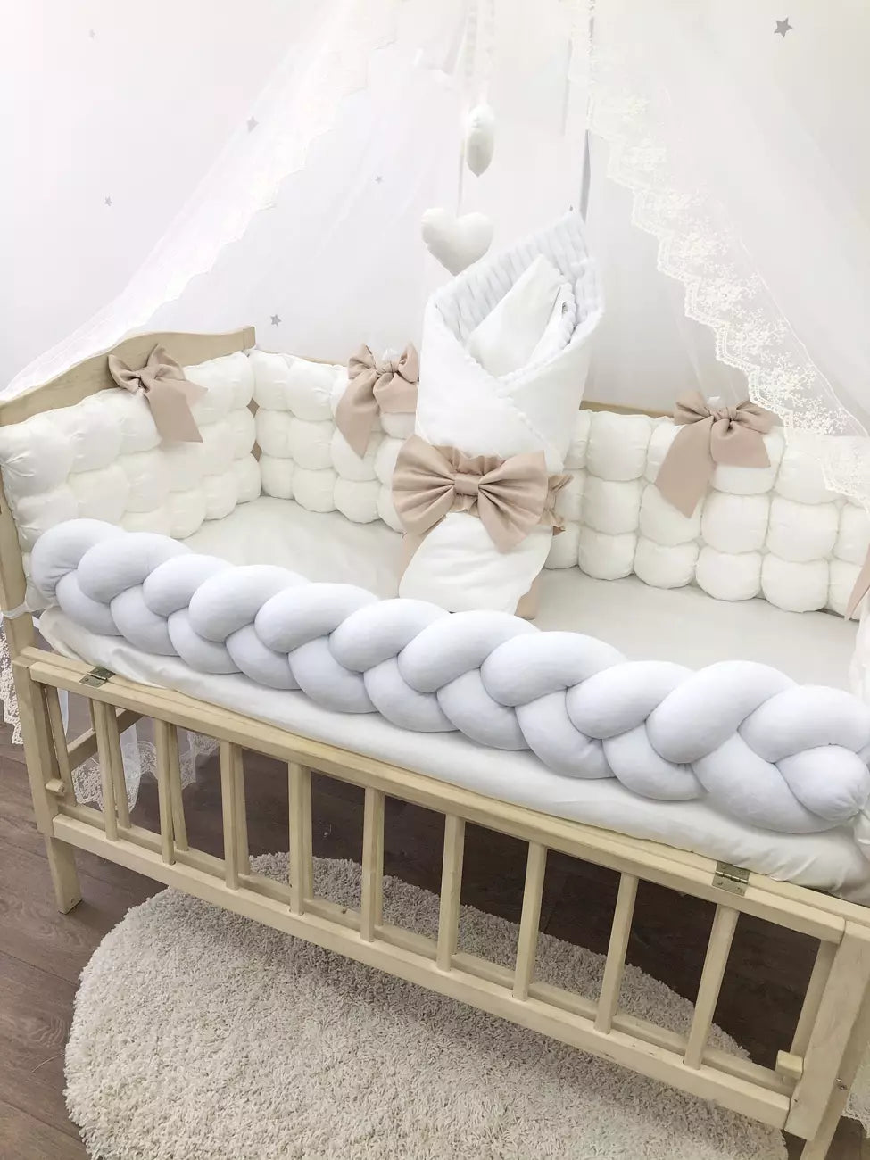 Crib set “luxury neutral”