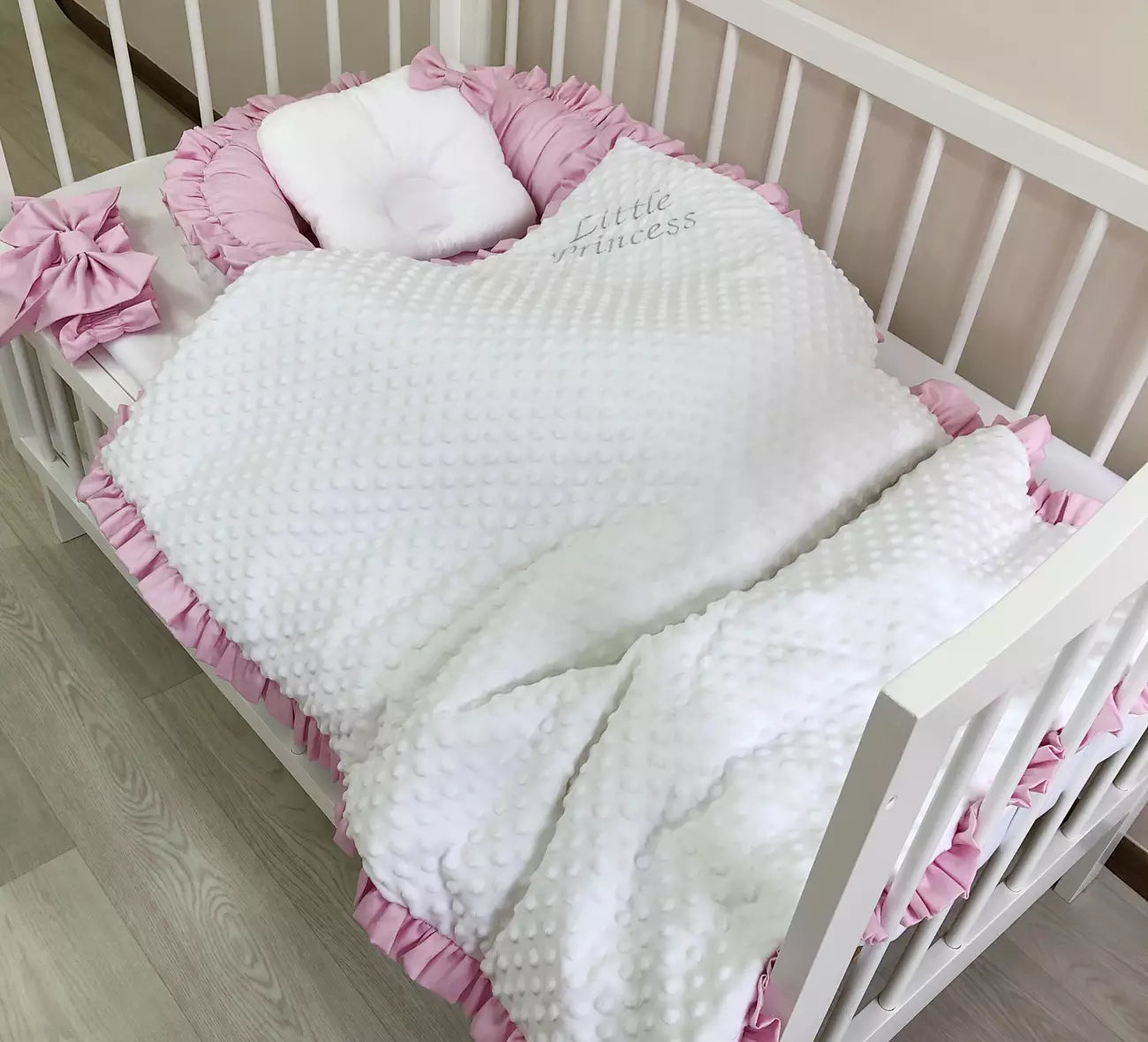 Baby nest “Dusty pink and milk”