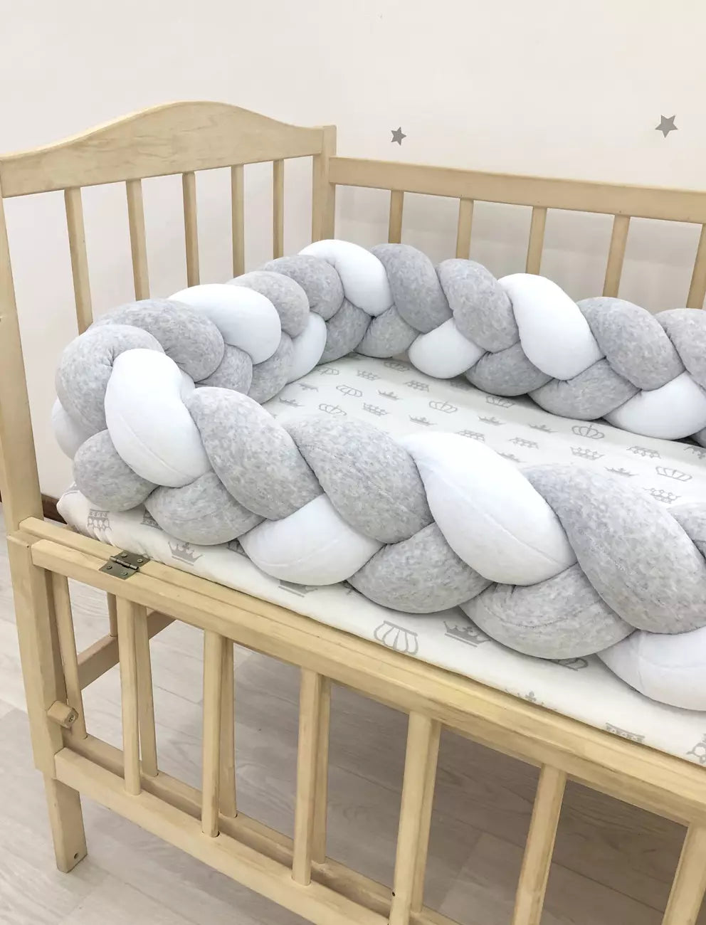 Gray white knot cradle decor