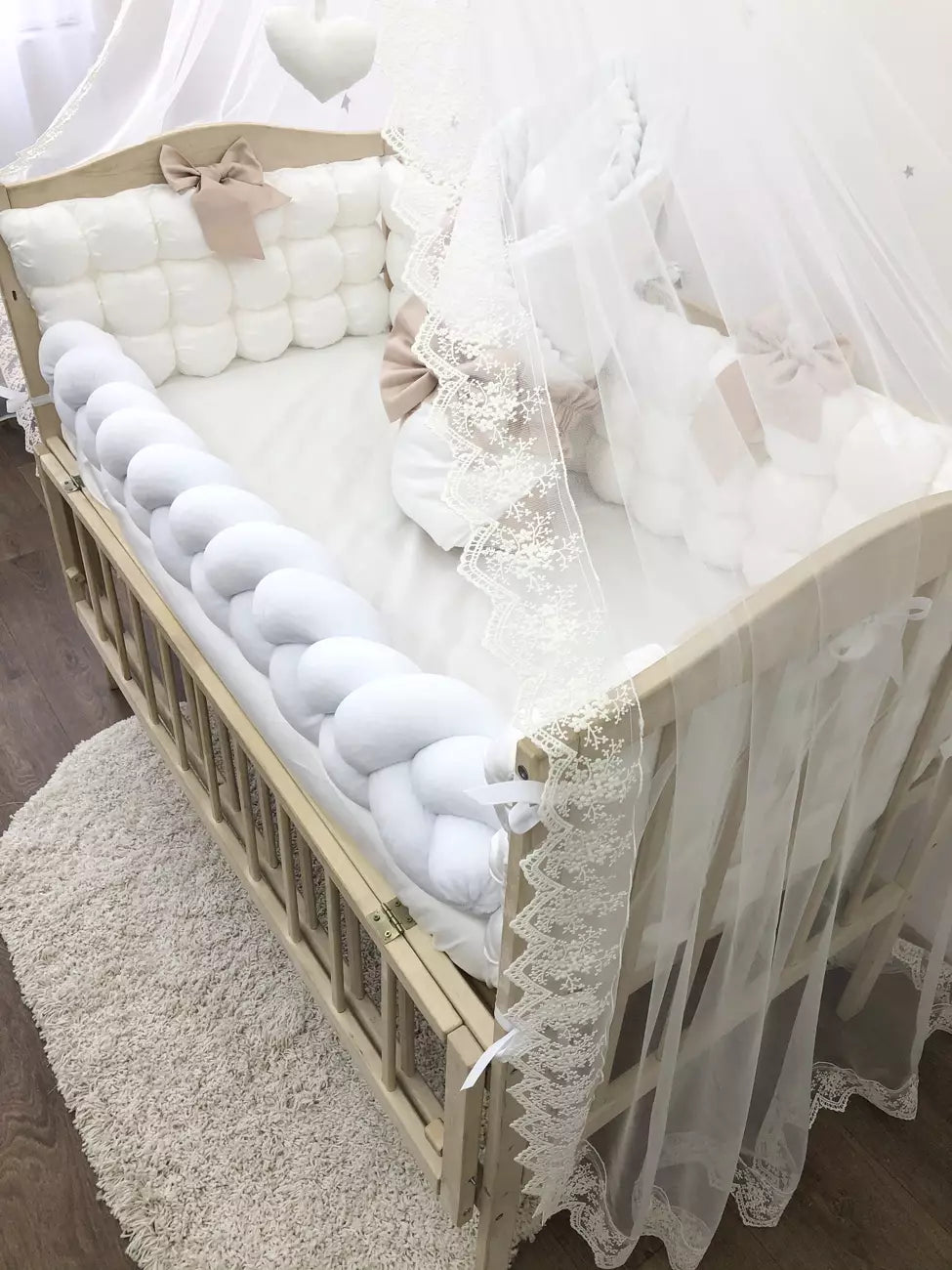 Crib set “luxury neutral”