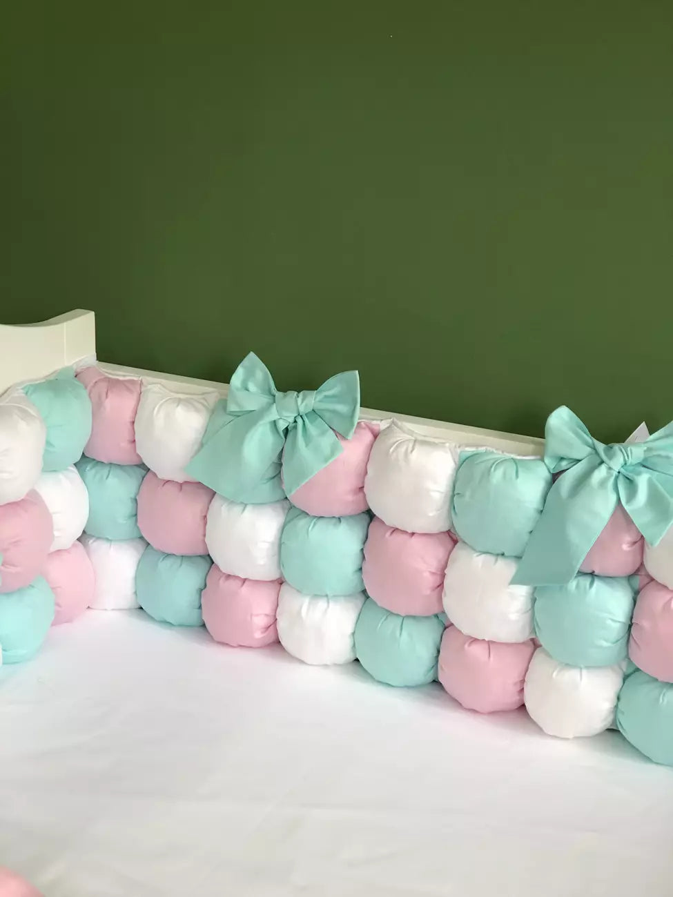 Bubble bumper Baby bedding set.