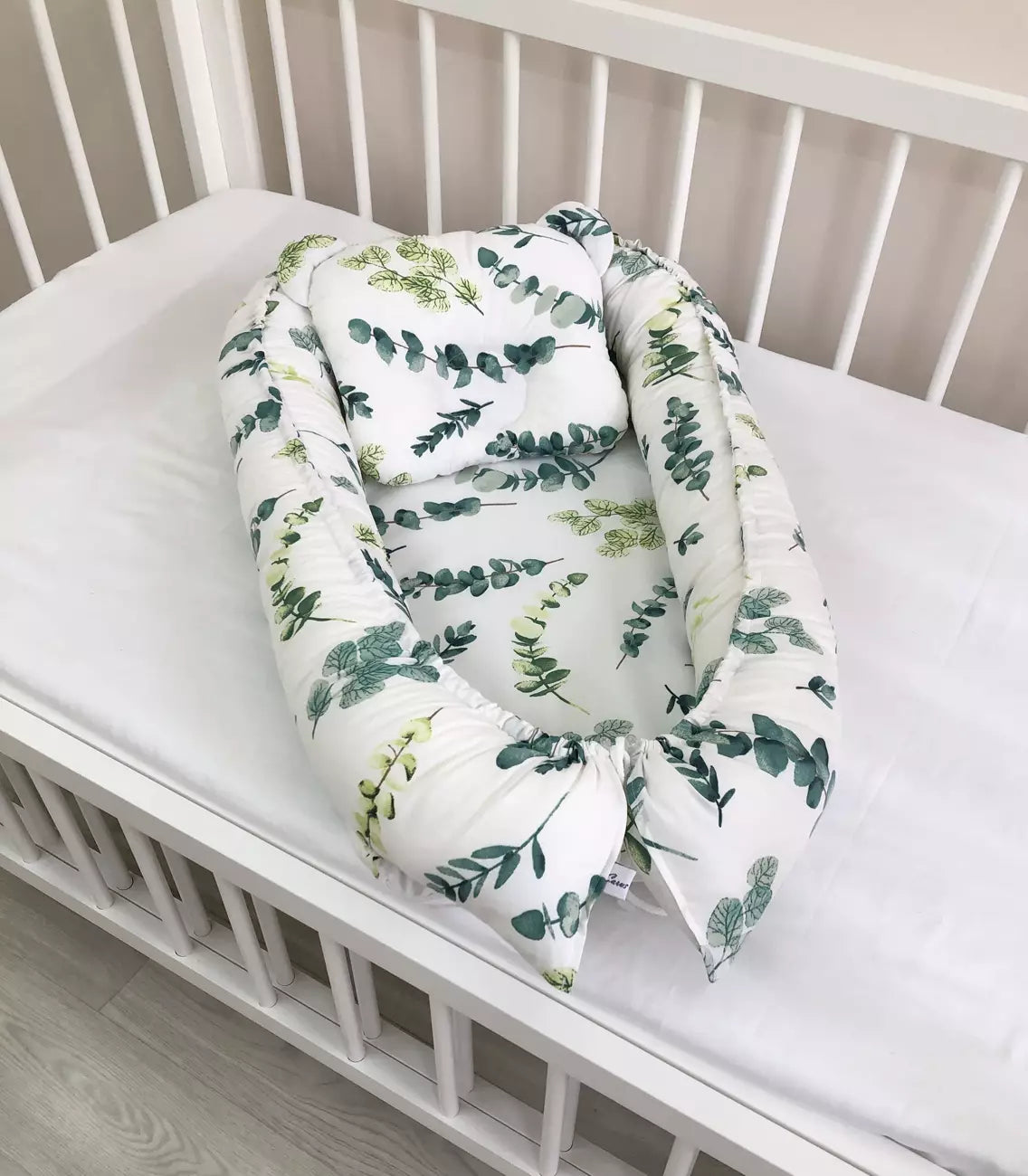 Baby nest “green leaves”