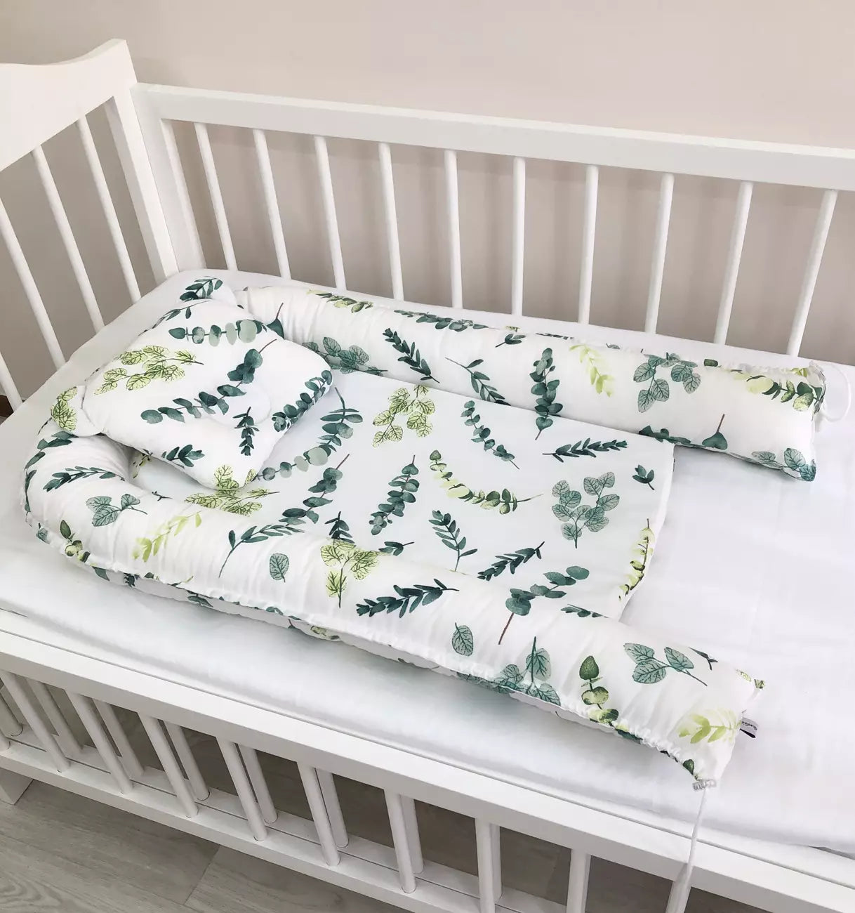 Baby nest “green leaves”