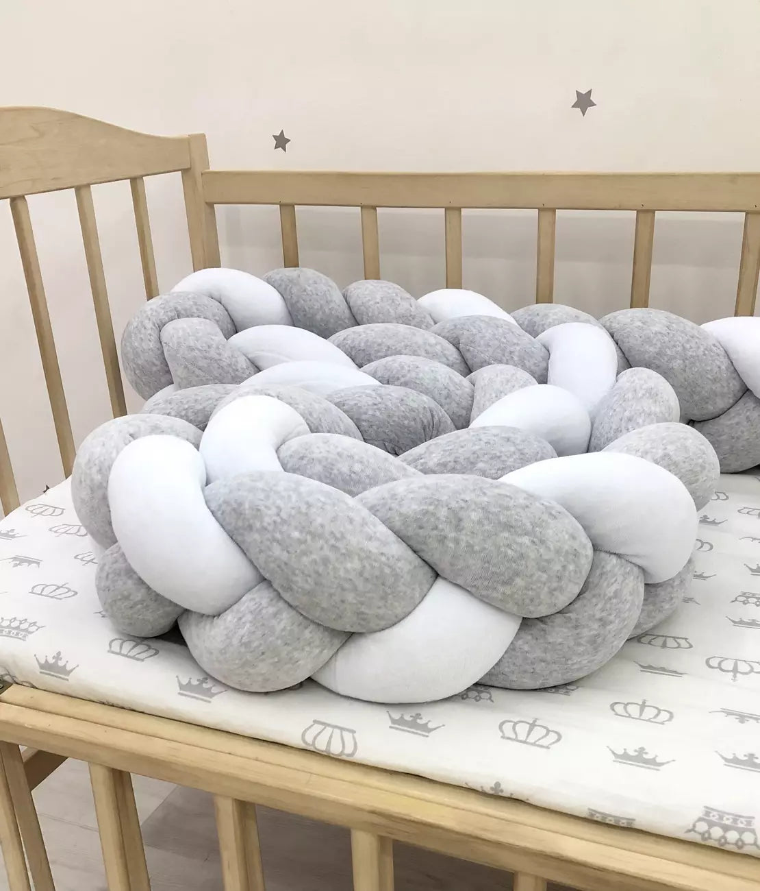 Gray white knot cradle decor